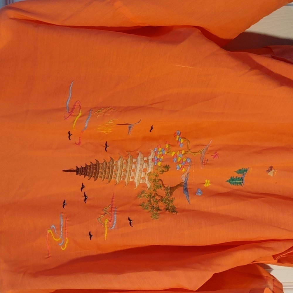 HEALTH Vintage Oriental Embroidered Orange Kimono Robe - size Medium